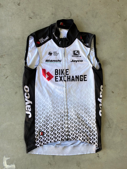 Thermal Gilet / Vest Pockets| Giordana | Bianchi Bike Exchange | Pro Cycling Kit
