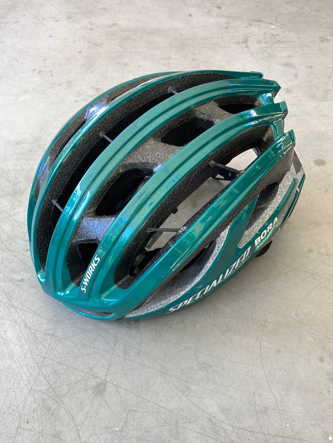 Specialized bora hot sale helmet