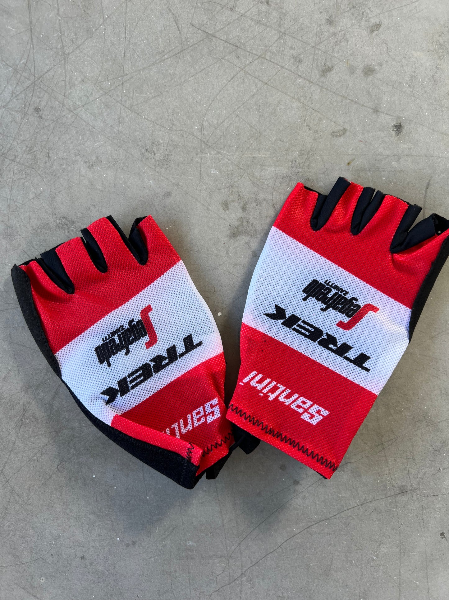 Trek Segafredo | Santini Padded Summer Gloves | Red | Rider-Issued Pro Team Kit