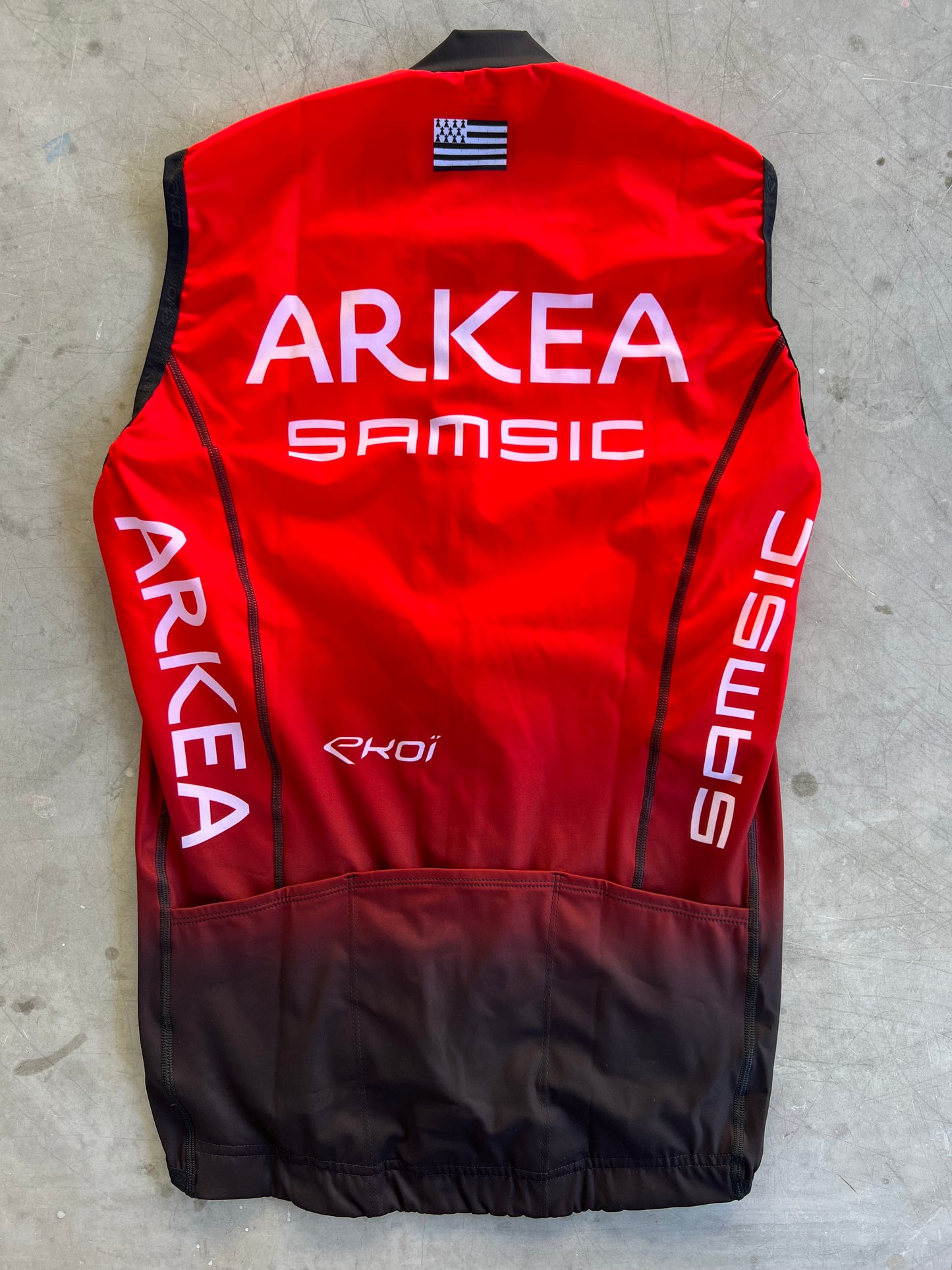 Arkea Samsic | Ekoi Light Gilet / Wind Vest | Red | Rider-Issued Pro Team Kit