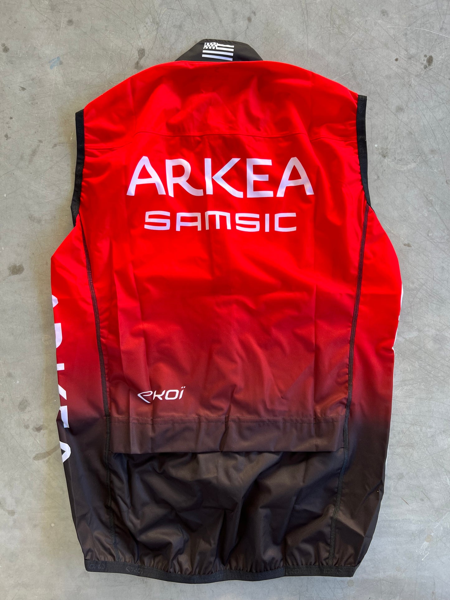 Arkea Samsic | Ekoi Rain Gilet / Vest | Red | Rider-Issued Pro Team Kit