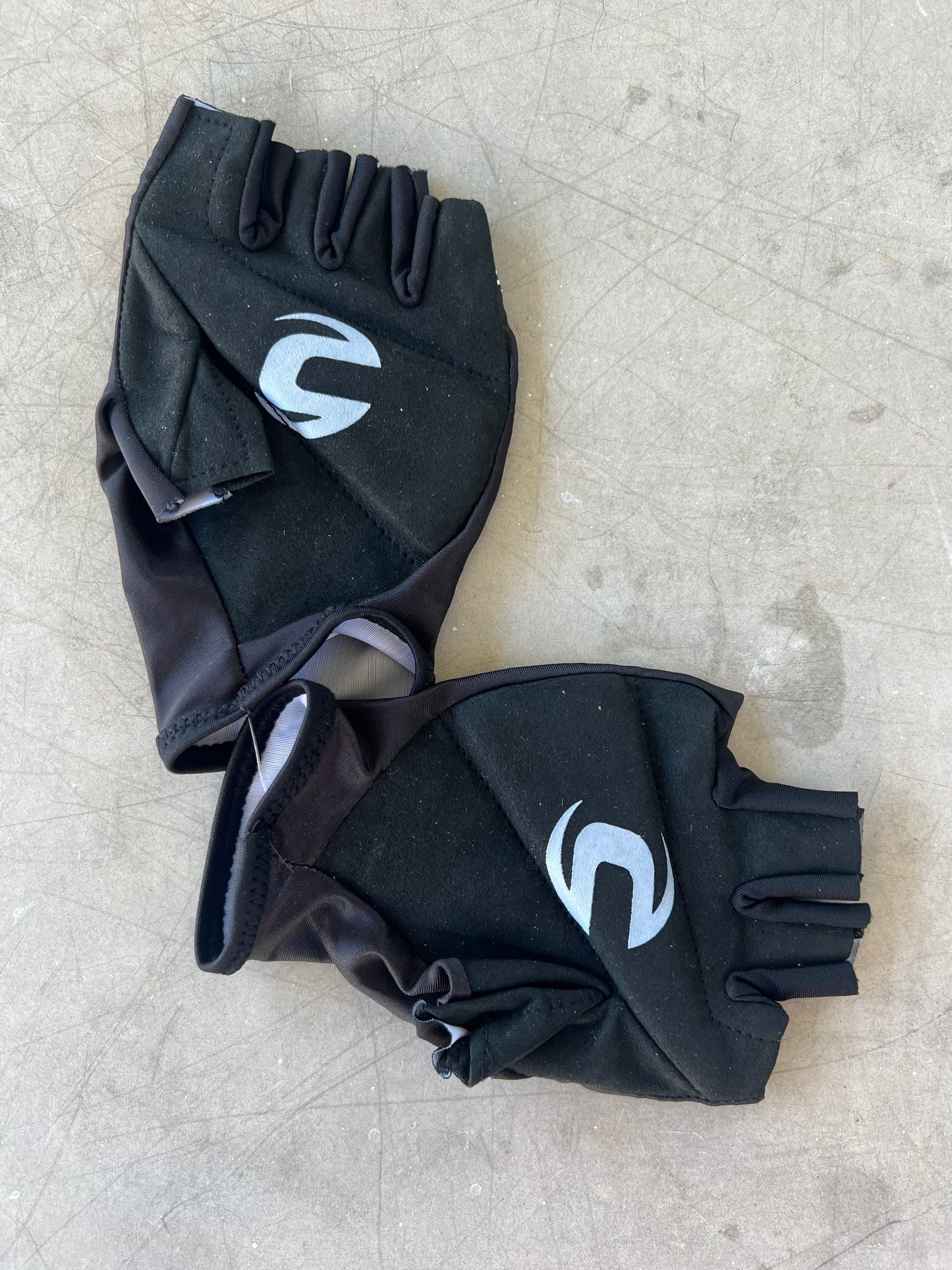 EF Pro Cycling 2020 | Rapha Padded Cycling Gloves - Giro Edition | Black | S | Team Issued Pro Kit