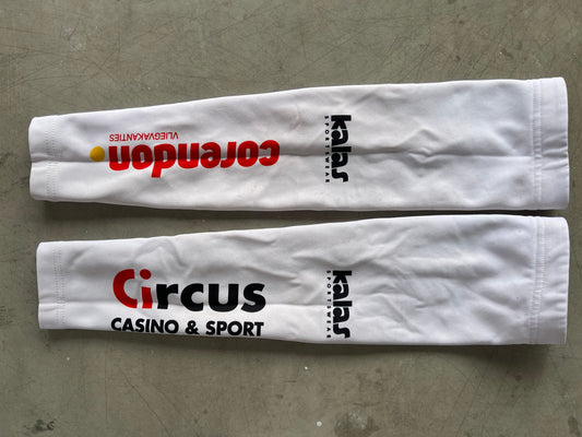 Corendon Circus | Kalas Thermal Arm Warmers (clearance) | White | M | Rider-Issued Pro Team Kit