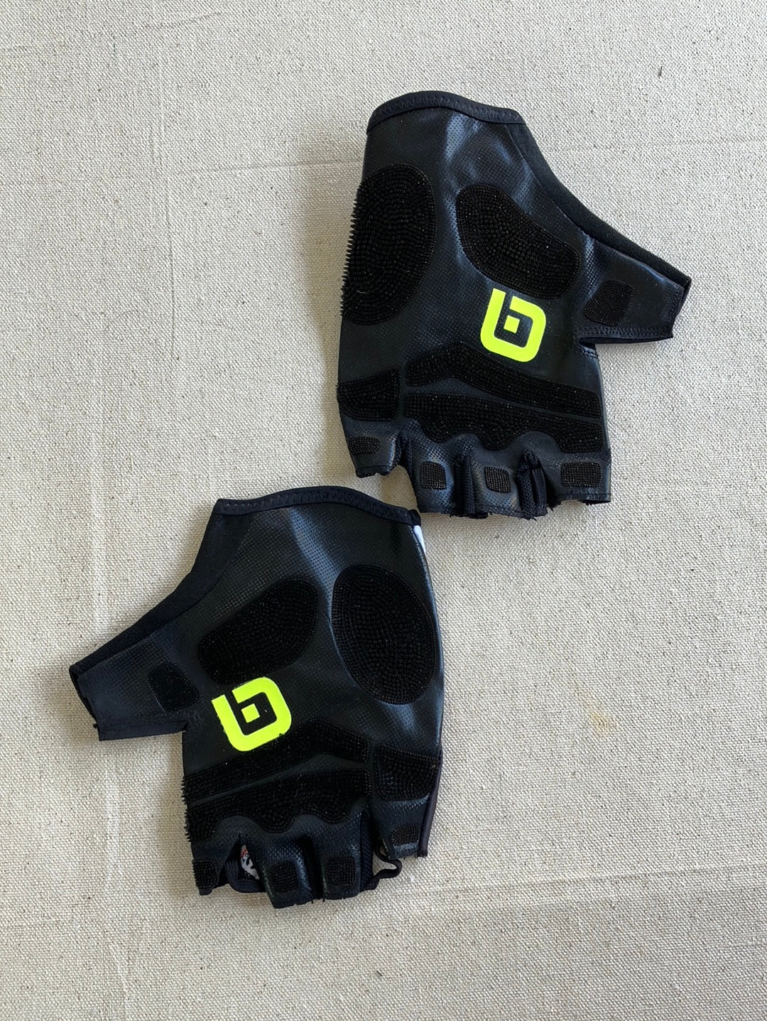 Cycling Gloves | Ale | Team Bahrain Victorious | Pro Cycling Kit