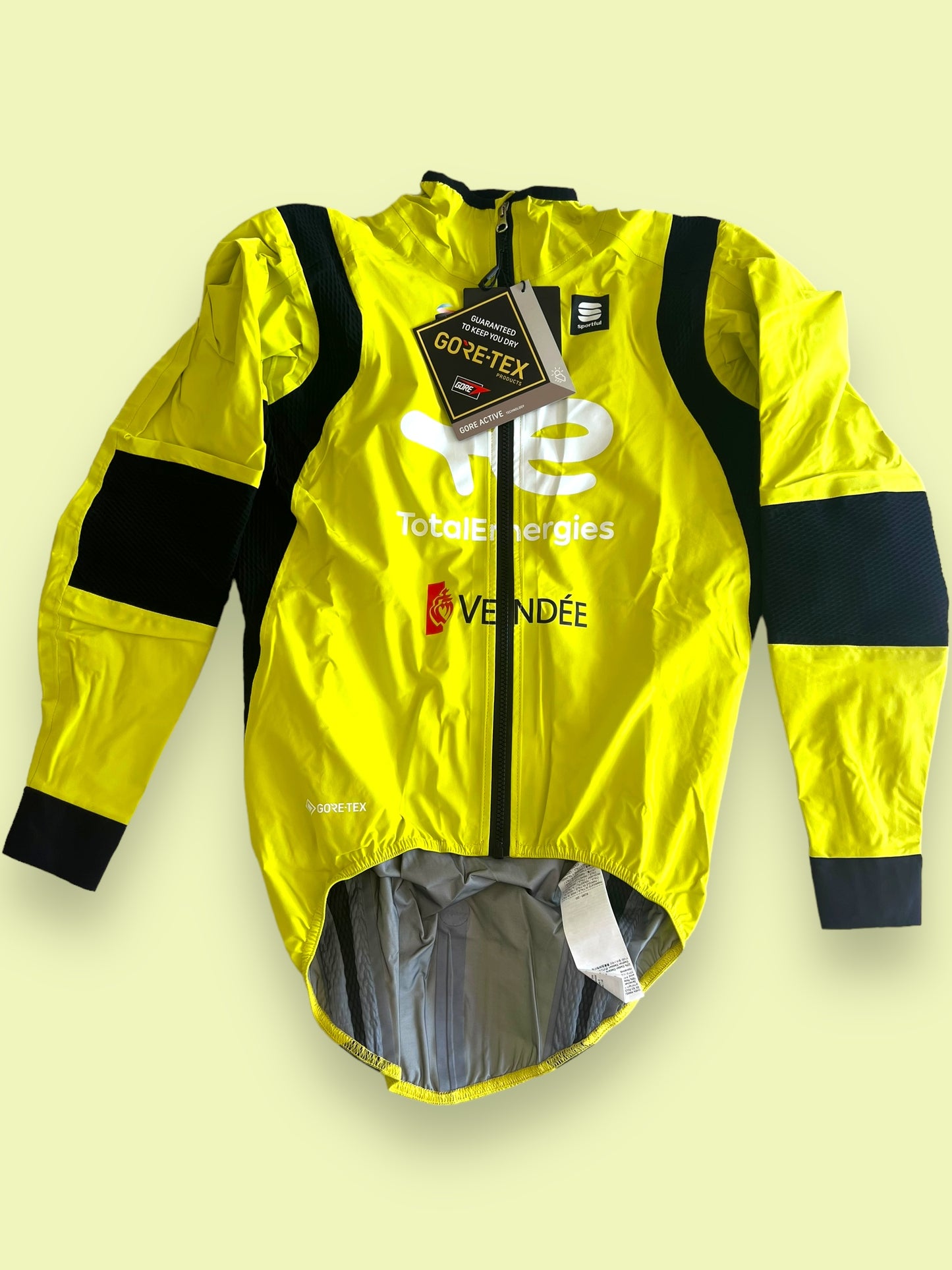 Aqua Pro Rain Jacket Gore-Tex | Sportful | Total Energies | Pro Cycling Kit