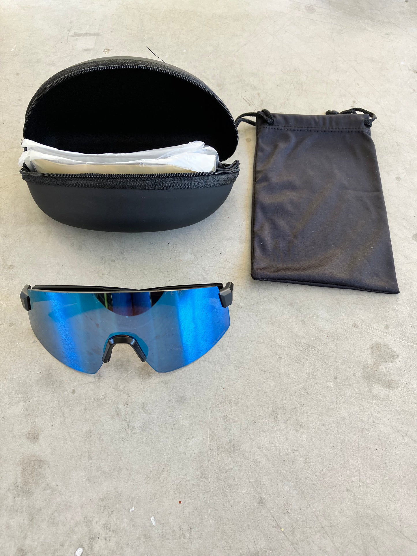 Jumbo Visma | Agu Vigor XL Sunglasses & Spare Lenses | Rider-Issued Pro Team Kit