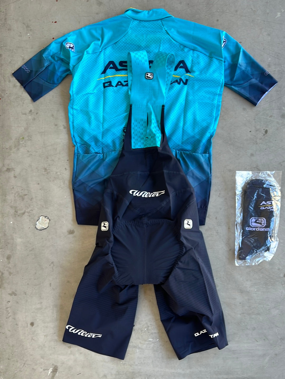 FR-C Aero Jersey, NX-G Bib Shorts & Race Socks Bundle | Giordana | Astana Qazaqstan | Pro-Issued Cycling Kit