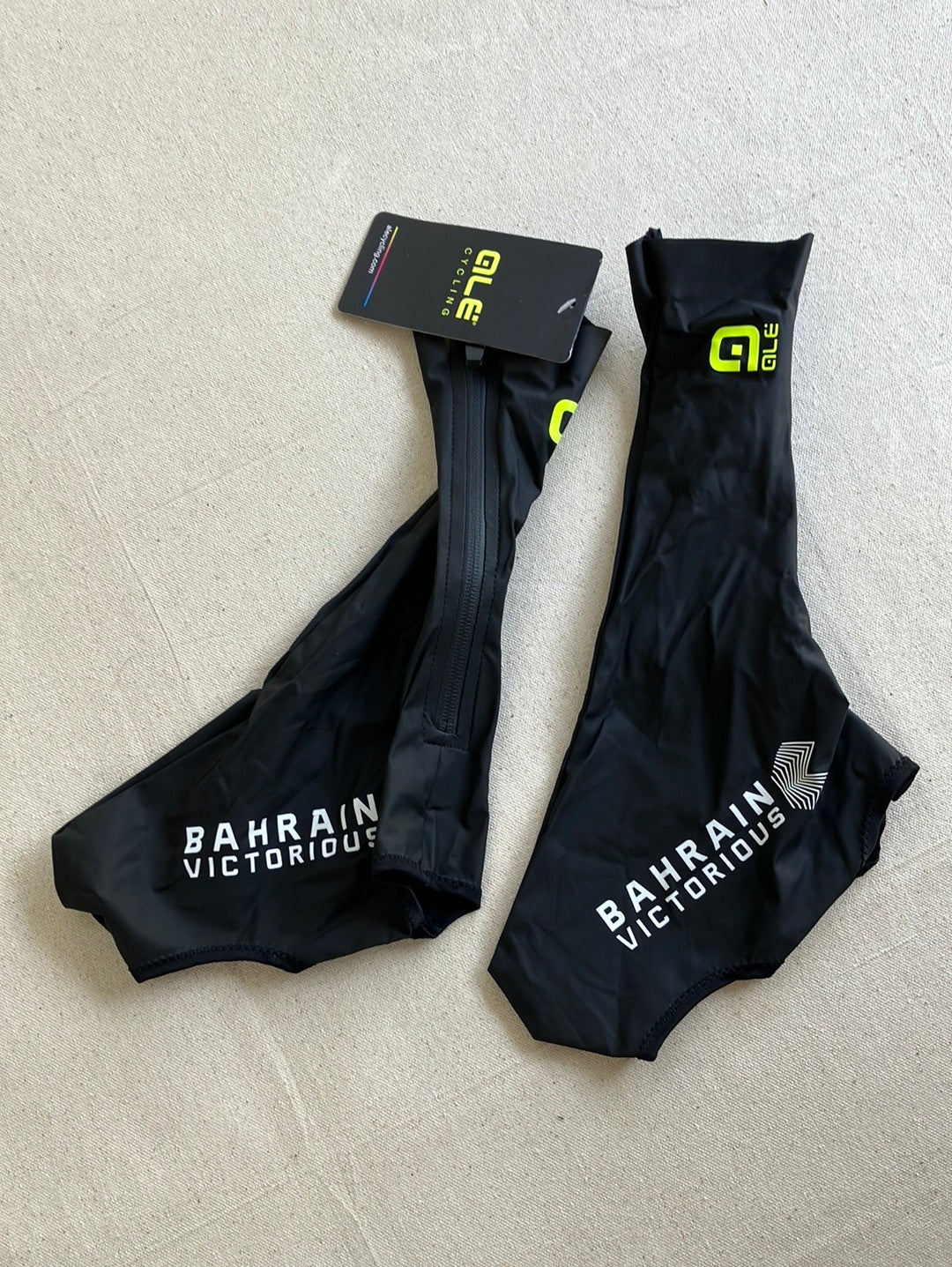 Rain Overshoes / Shoe Covers | Ale | Team Bahrain Victorious | Pro Cycling Kit