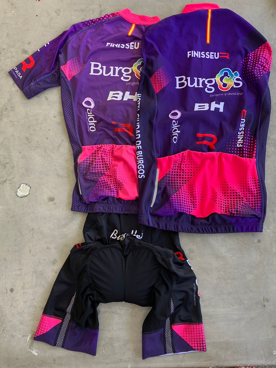 Burgos BH | Finisseur Bundle - Short Sleeve Jersey, Thermal Vest & Bibs | M | Purple | Pro-Issued Team Kit