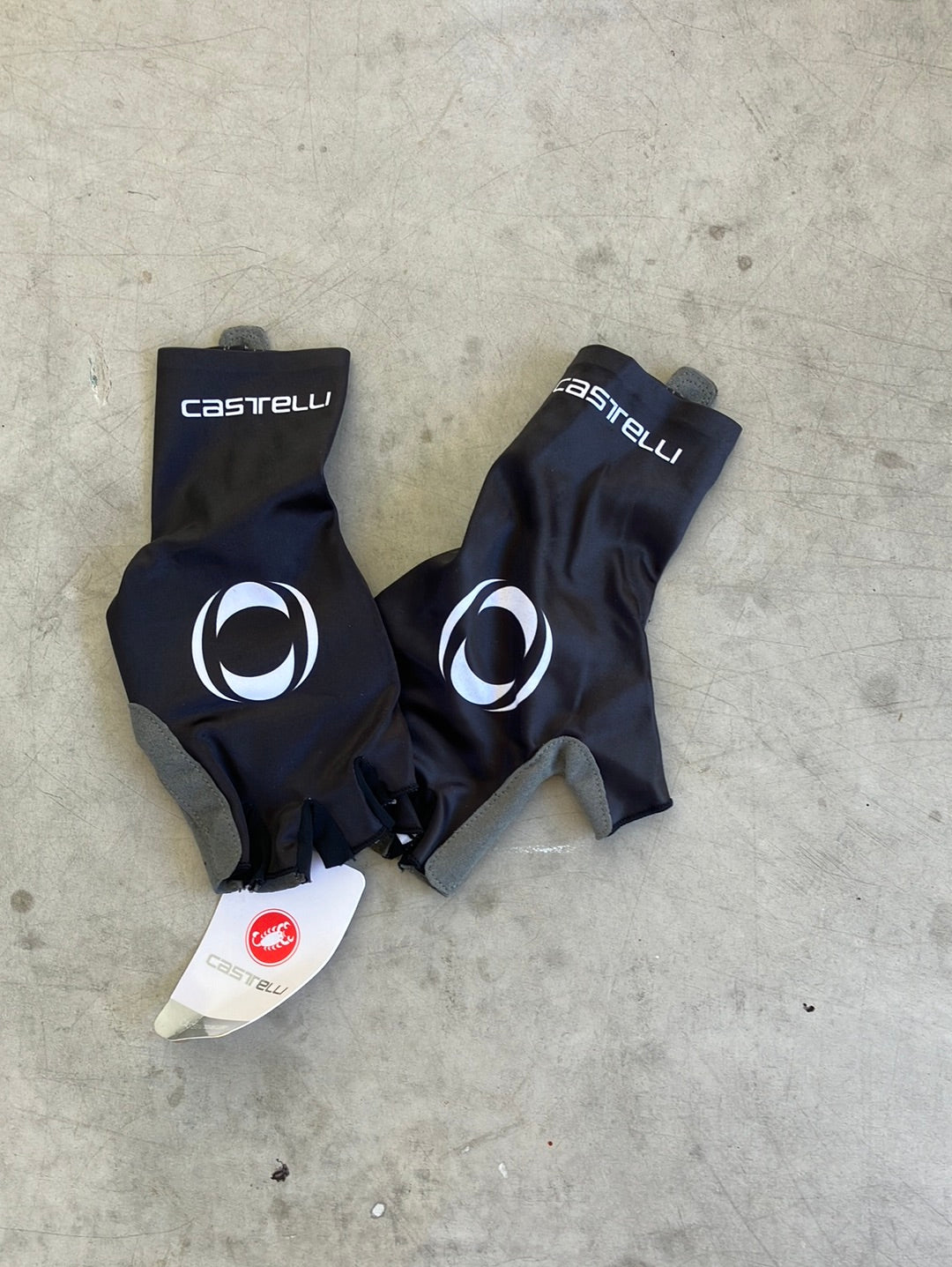 Padded Aero Road Gloves | Castelli | Ineos Grenadiers Pro-Issued Cycling Kit