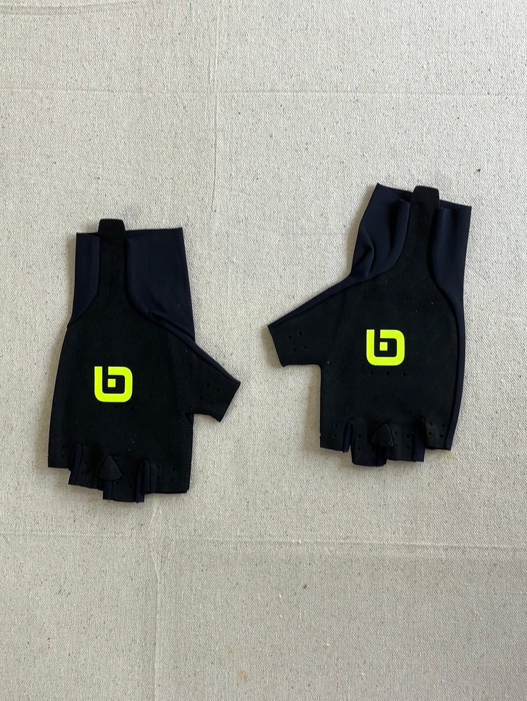 Cycling Gloves | Ale | Team Bahrain Victorious | Pro Cycling Kit