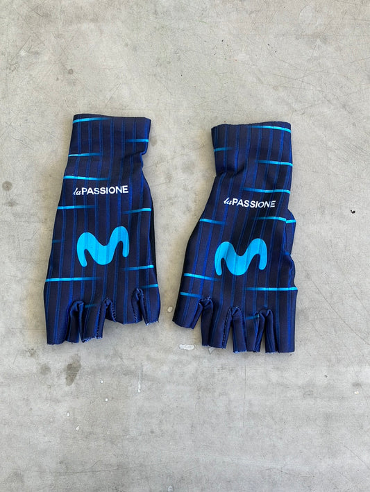 Movistar | La Passione Aero Gloves | Pro-Issued Pro Team Kit