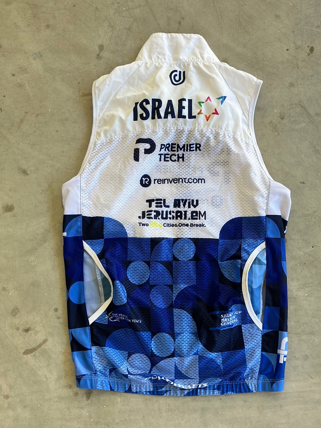 Gilet Vest Cycling Wind Protection | Jinga | White | Israel Premier Tech IPT | Pro Cycling Kit