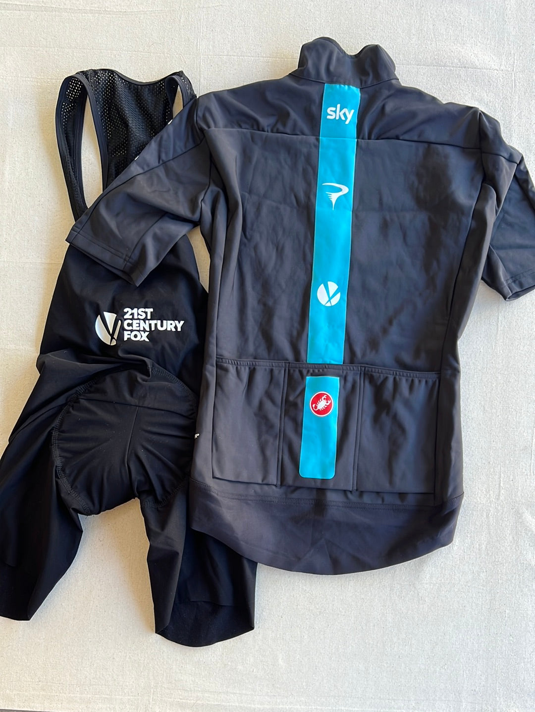 Winter Cycling Kit Bundle - Short Sleeve Gabba Jersey & Winter Bib Shorts | Castelli | Team Sky | Pro Cycling Kit