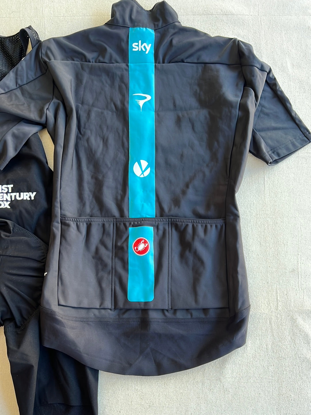 Winter Cycling Kit Bundle - Short Sleeve Gabba Jersey & Winter Bib Shorts | Castelli | Team Sky | Pro Cycling Kit