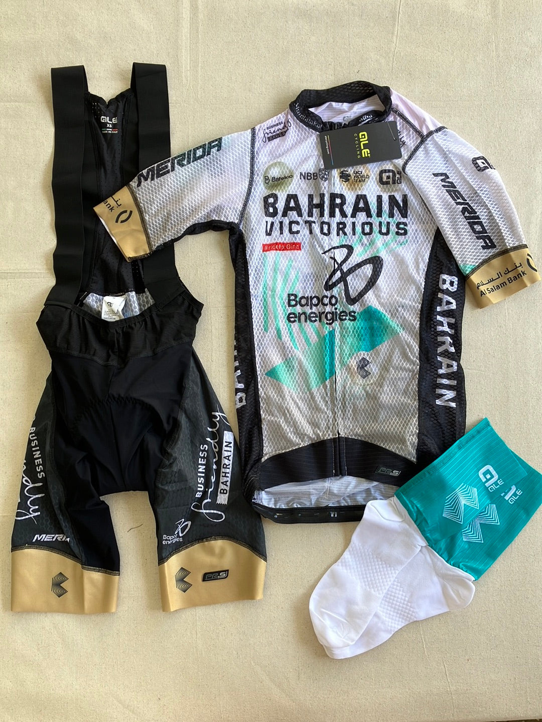 Cycling Clothing Bundle - Short Sleeve Jersey, Bib Shorts & Aero Socks - Tour De France 2023 Design | Ale | Team Bahrain Victorious | Pro Cycling Kit