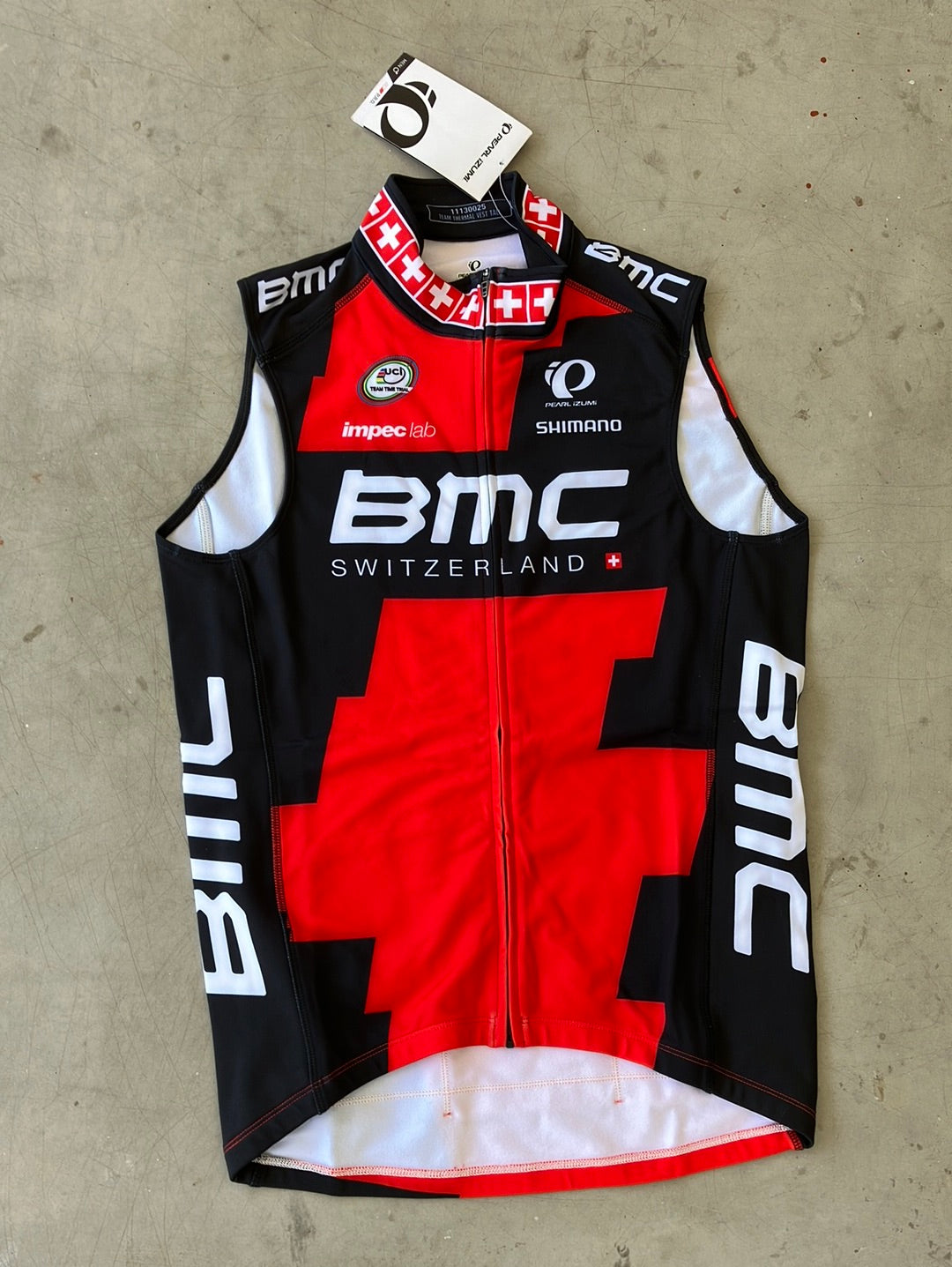 Thermal Vest Gilet Switzerland Champion Rear Pockets Winter | Pearl Izumi | BMC Tag Heuer | Pro Cycling Kit