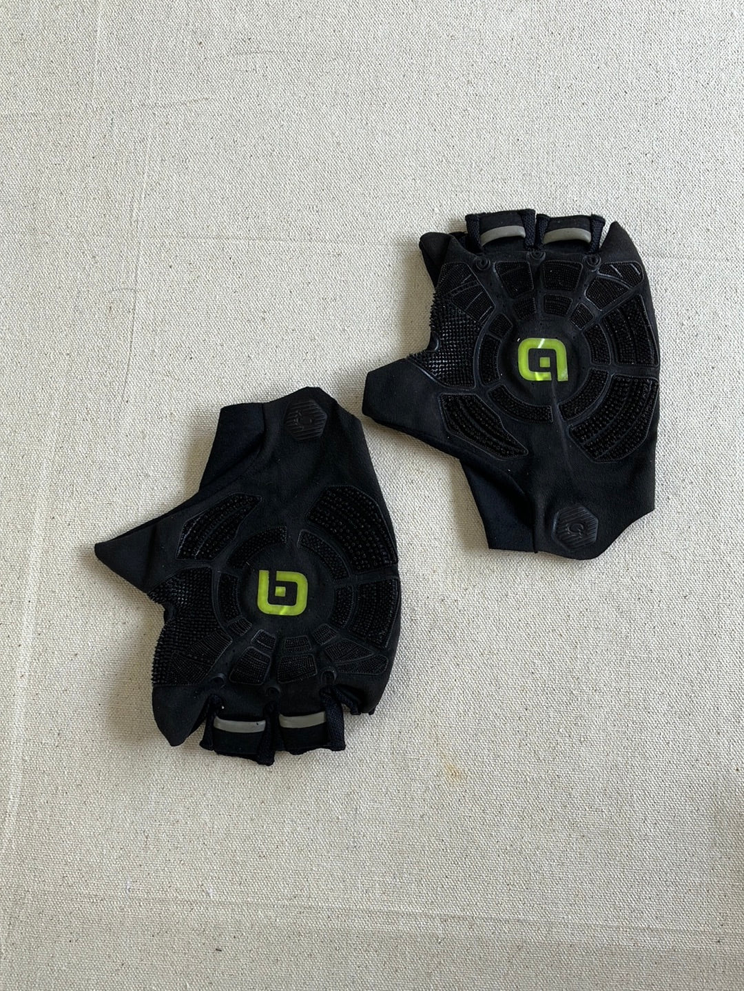 Cycling Gloves | Ale | Team Bahrain Victorious | Pro Cycling Kit