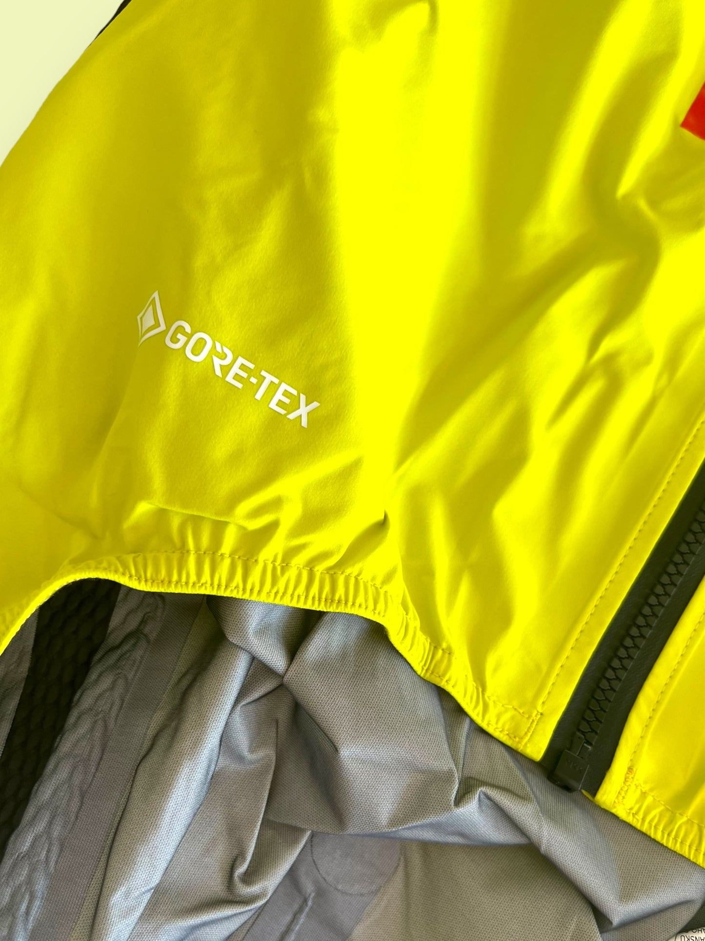 Aqua Pro Rain Jacket Gore-Tex | Sportful | Total Energies | Pro Cycling Kit