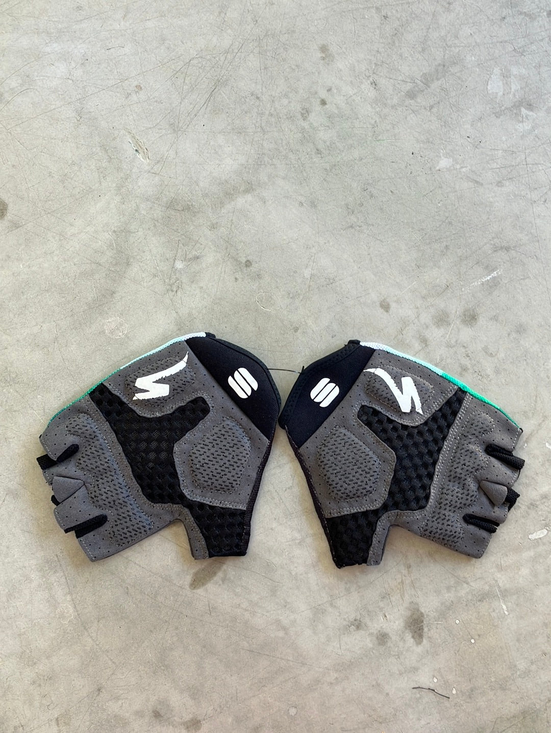 Race Team Gloves / Mitts | Sportful | Bora Hansgrohe | Pro-Issued Cycling Kit