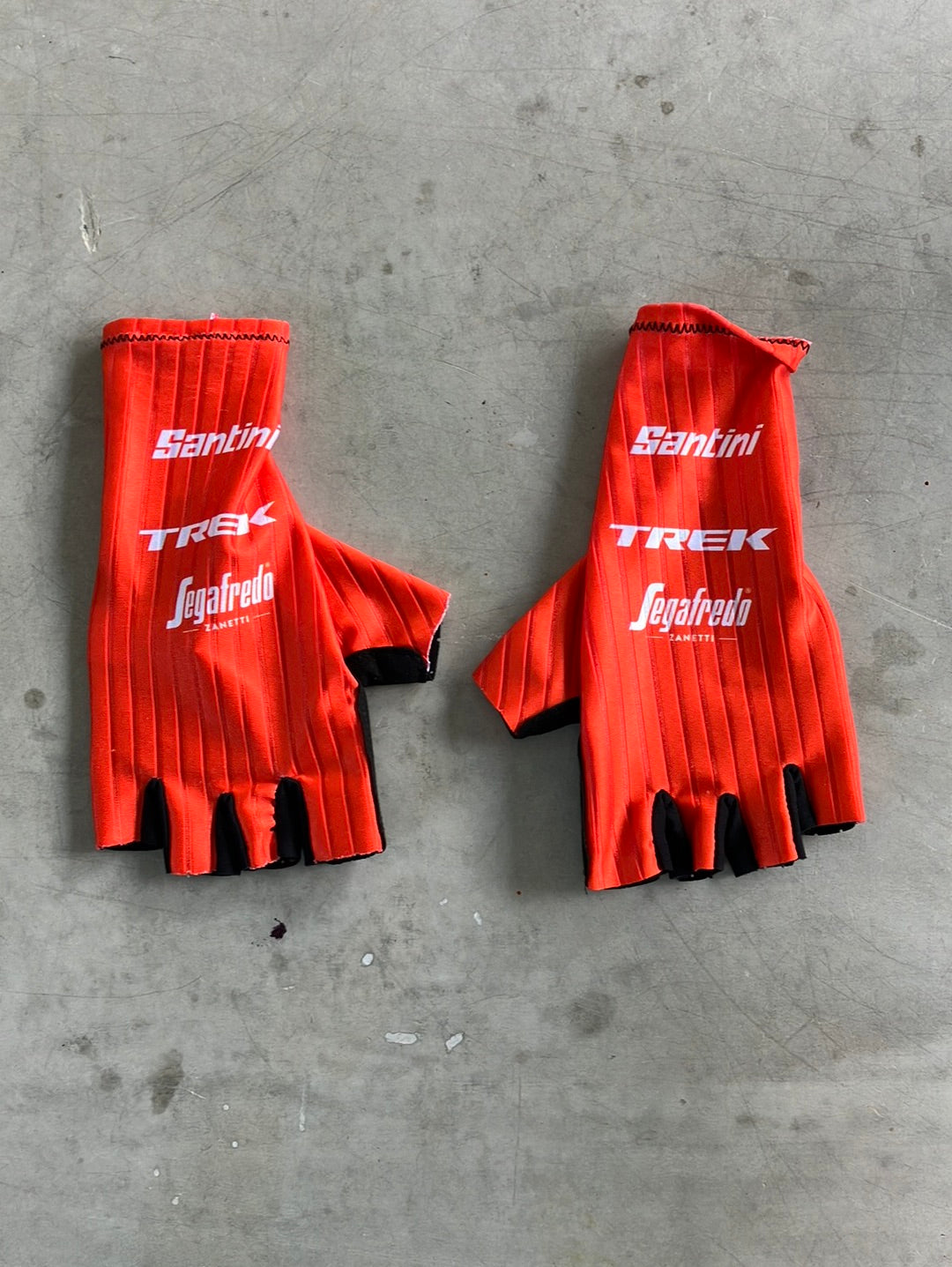 Trek Segafredo | Santini Padded Aero Gloves | Red | XL | Pro-Issued Team Kit