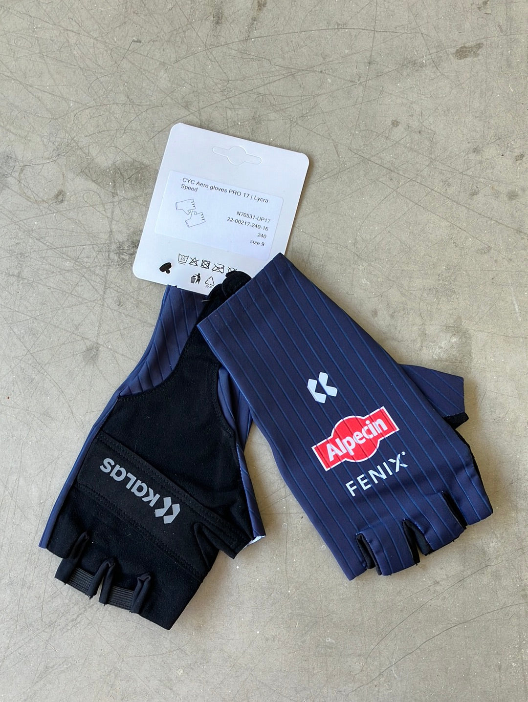 Aero Gloves / Mitts | Kalas | Alpecin Fenix Deceuninck | Pro Team Cycling Kit