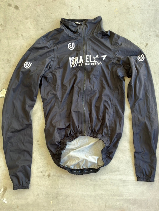 Rain Jacket Cape Cycling Long Sleeve | Jinga | Blue | Israel Premier Tech IPT | Pro Cycling Kit