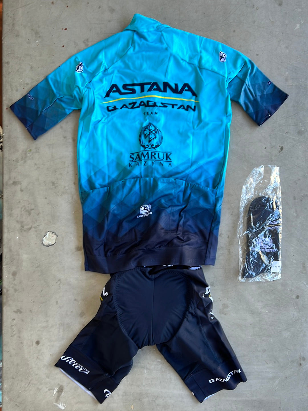 FR-C Thermal jersey, Thermal Bib Shorts & Race Socks Winter Bundle | Giordana | Astana Qazaqstan | Pro-Issued Cycling Kit