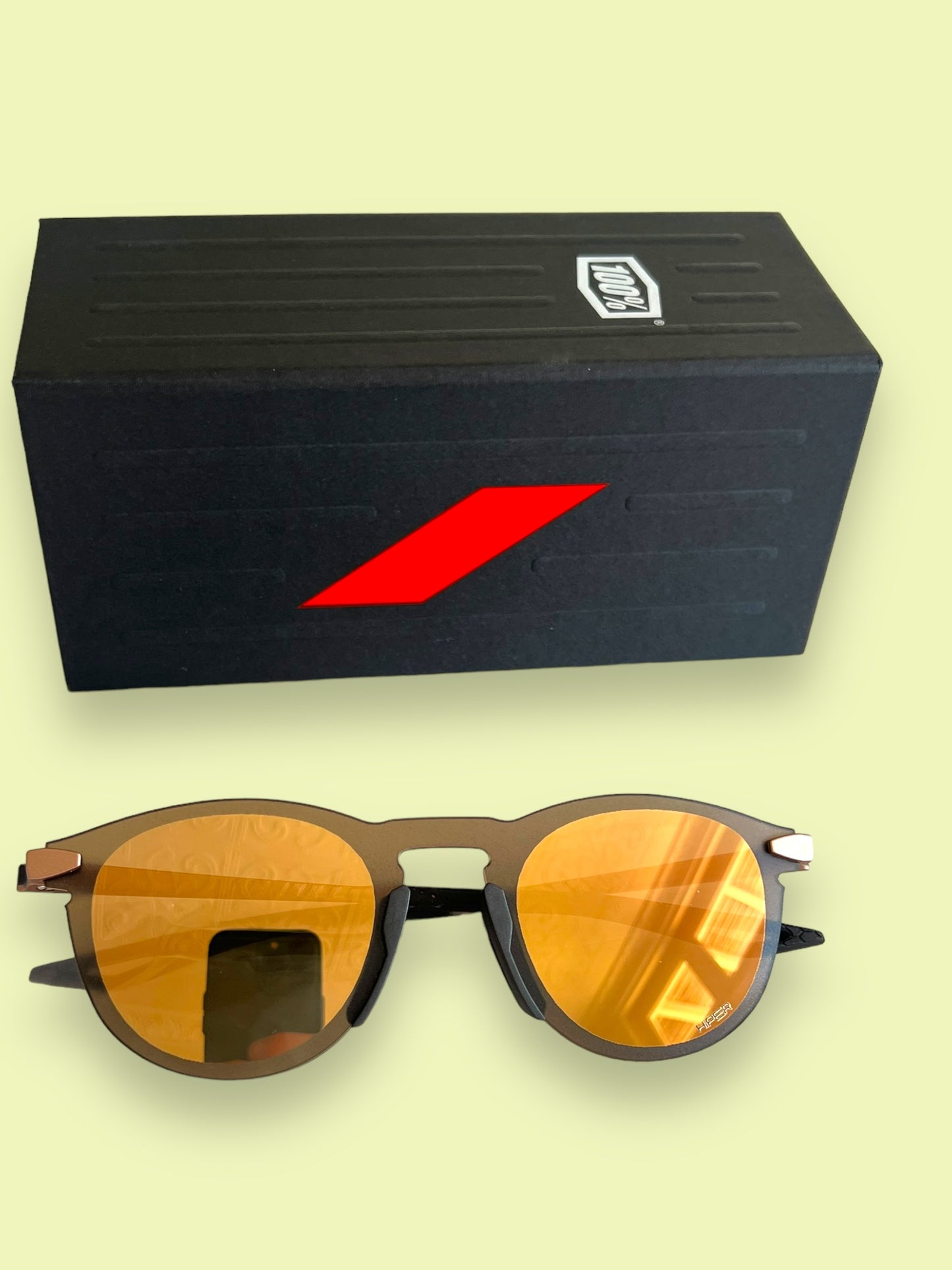 Casual Sunglasses 100% Legere Round | Total Energies | Pro Cycling Kit