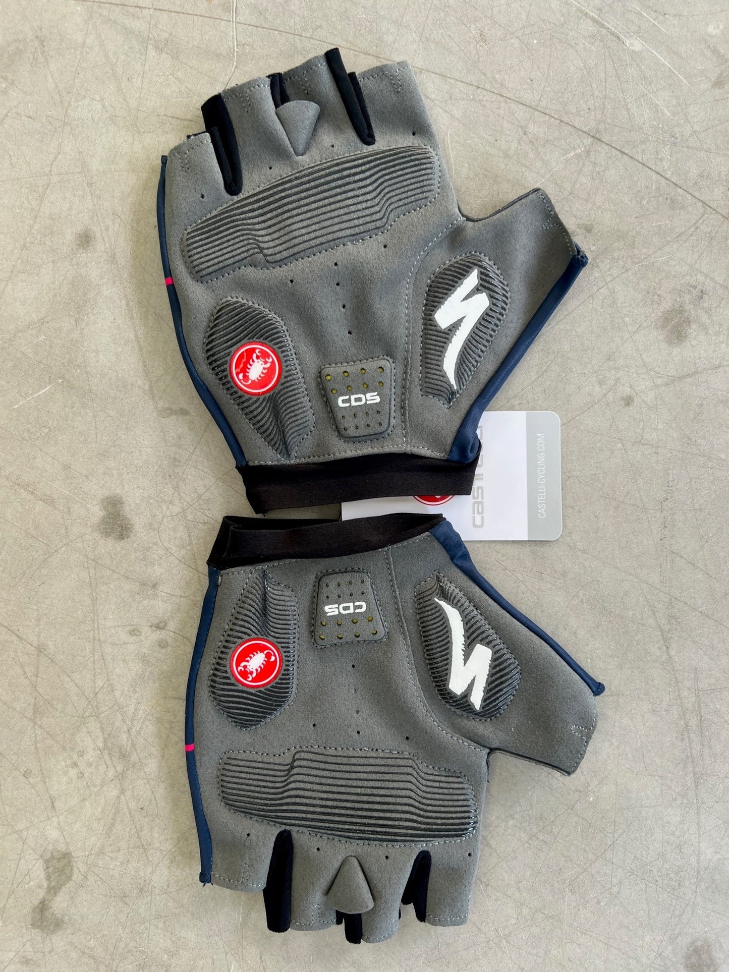 Quickstep Alpha Vinyl 2022 | Castelli Padded Gloves | Rider-Issued Pro Team Kit